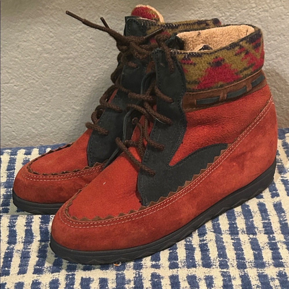 Vintage Cougar Canadian Suede Boots